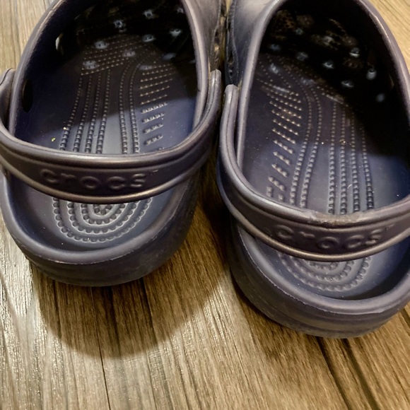 Blue Crocs ladies size 8 mens size 6 - Picture 5 of 7